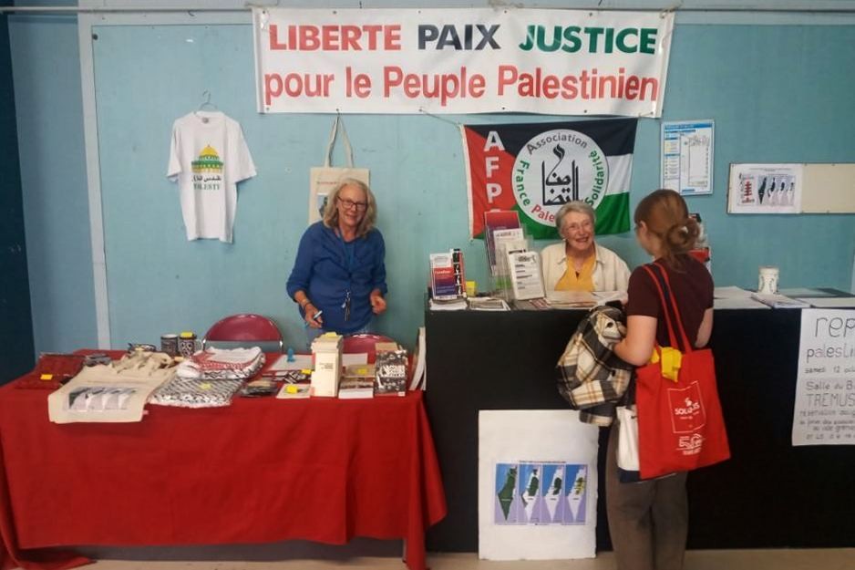 2024 09 01 14 - le stand d'infos et de produits palestiniens