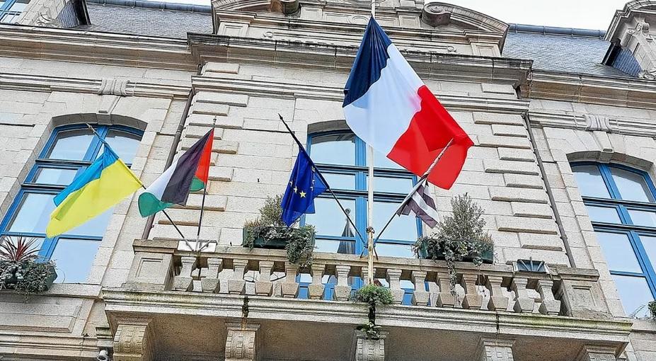 Drapeau mairie telegramme